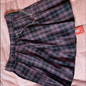 Plaid, Split Color (Black/Pink), Pleated skirt w/ heart chain, Size Large